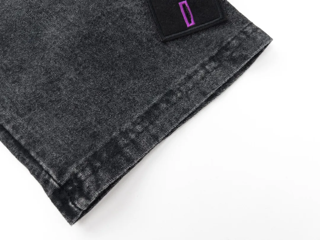 W657#P110💰 [Stone lsland/Stone Island summer new distressed washed short-sleeved T-shirt] ⚠️[Original creation with high control of details] - Made of 230 grams of combed cotton with 32-count double yarn, soft and comfortable to the touch, sweat-absorbent and breathable. - Simple, basic and versatile style, original quality, first choice for couples. - Made in a large factory, four needles and five threads on the shoulder, neat alignment, high quality workmanship. - Same style for men and women, very versatile One piece by hand, the details are clearly visible. Color: Black Purple Black Green Size: M L